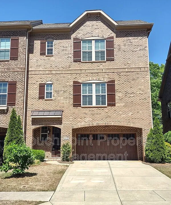 6432 Fairway Row Ln