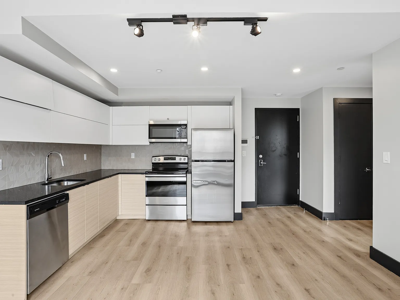88 Linden Boulevard — Photo 2