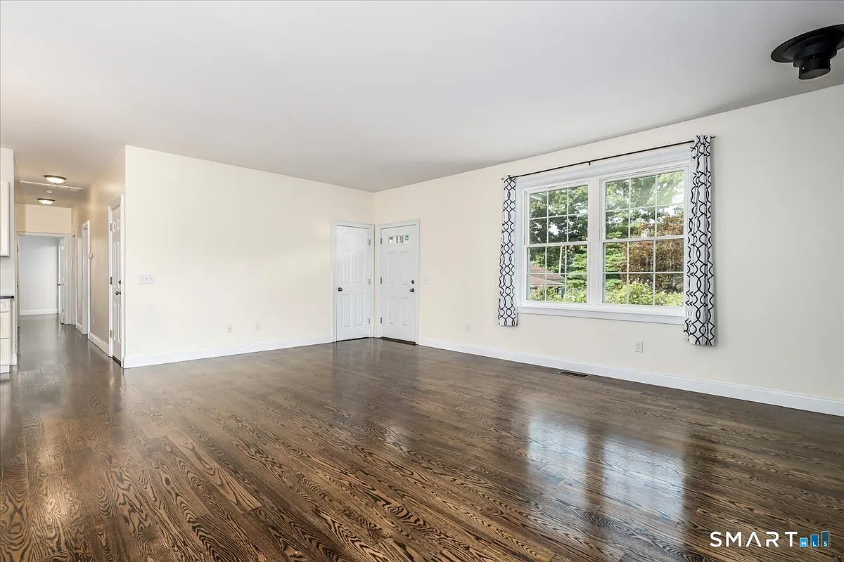 3 bed, 2.0 bath, 1568 sqft, $3,650 — Photo 4