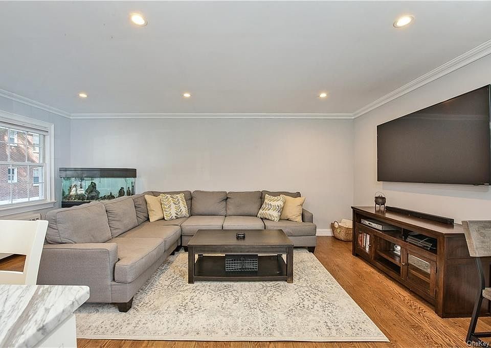 1st image of 7 Fieldstone Dr APT 109