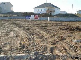 1431 Bear Creek Cir, Papillion, NE 68046