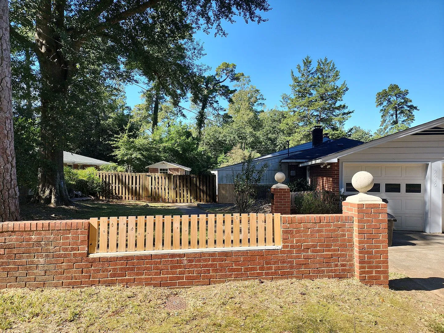 Spacious home located just off Washington Rd close to the National! — Photo 2