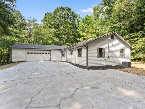 302 Beaver Creek Dr, Commerce, GA 30530