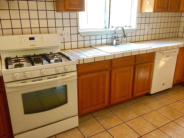 743 Adams St — Photo 11