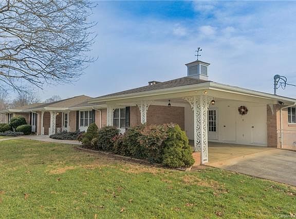3rd image of 100 Waynewood Dr