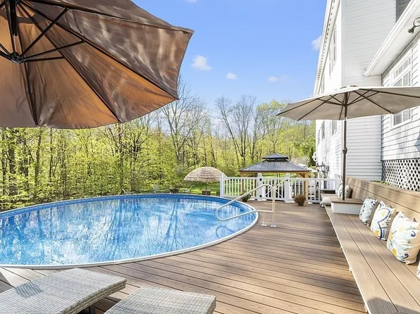 264 Hackett Hill Rd, Hooksett, NH 03106