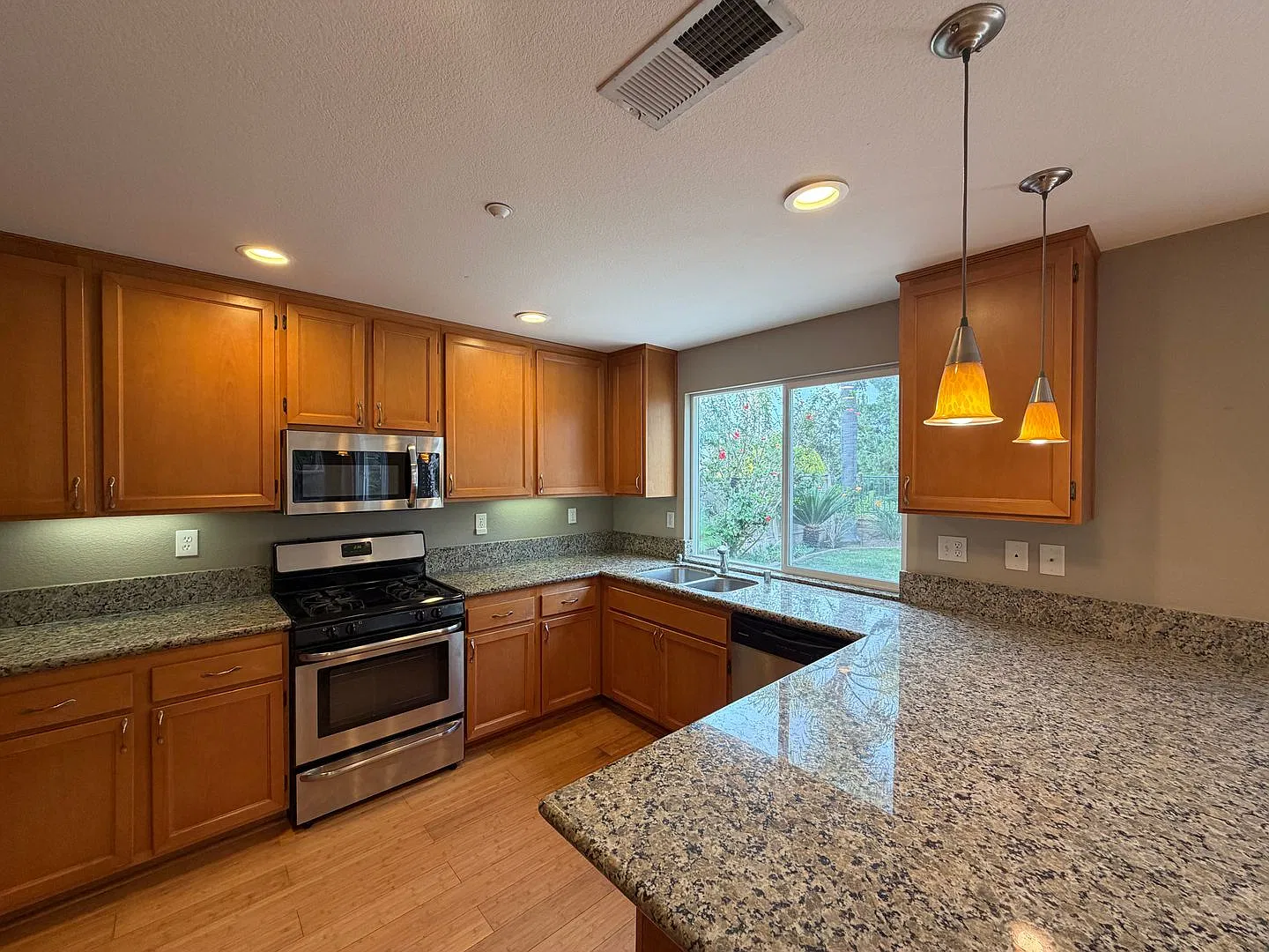 SD: Spacious Two-Story 3BD/3BA in Vista w/ Private Backyard & Community Pool! — Photo 4