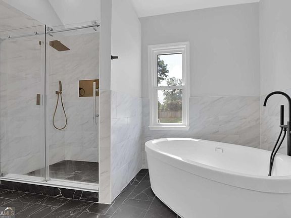 2nd image of 2851 Carnegie Way SW