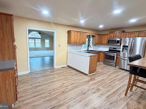 4th image of 328 Springville Rd