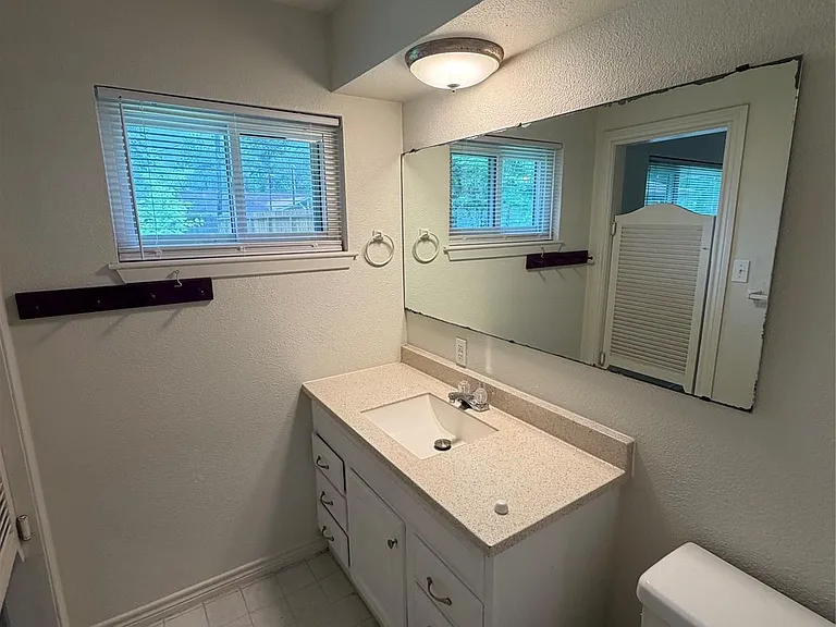 3011 Longwood Ln — Photo 15