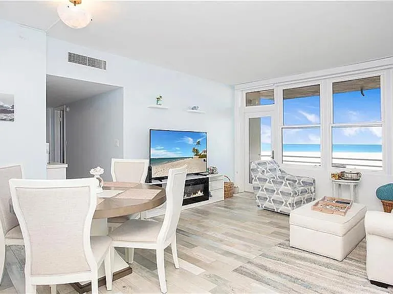 240 Seaview Ct #502 — Photo 2