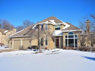 13595 W Maple Ridge Rd, New Berlin, WI 53151