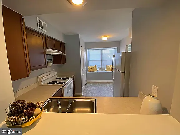 1811 Woodbrooke Dr — Photo 3