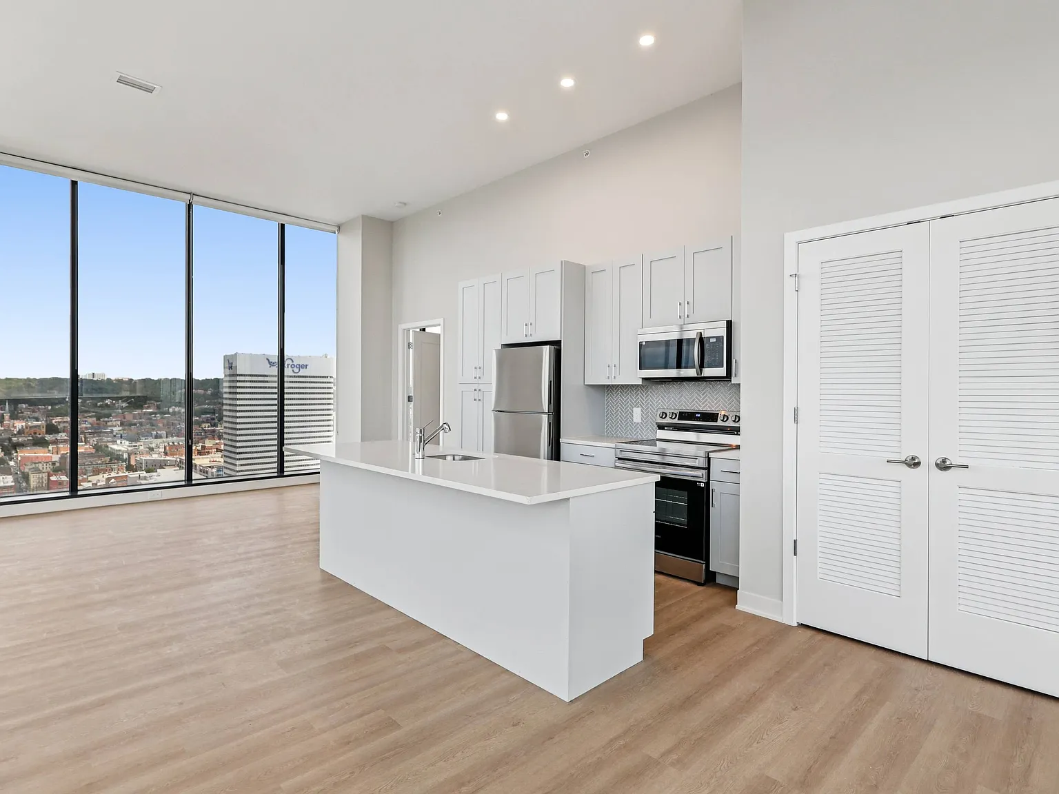 7 West 7th Apartments — Photo 2