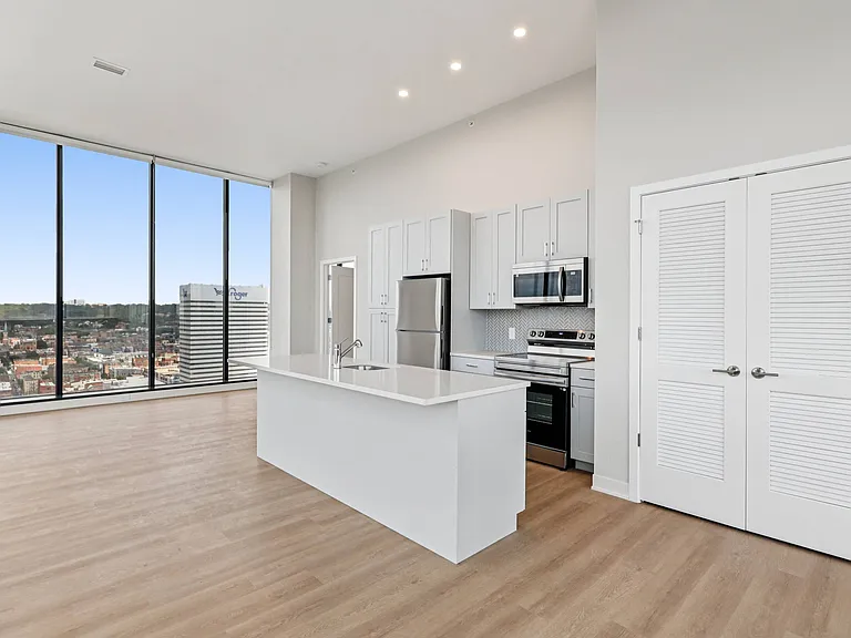 7 West 7th Apartments — Photo 2