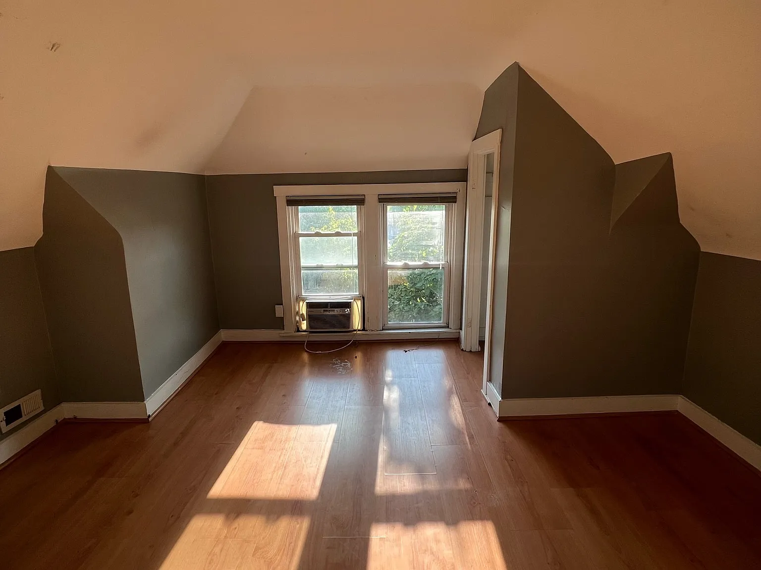2321 Victor St — Photo 4