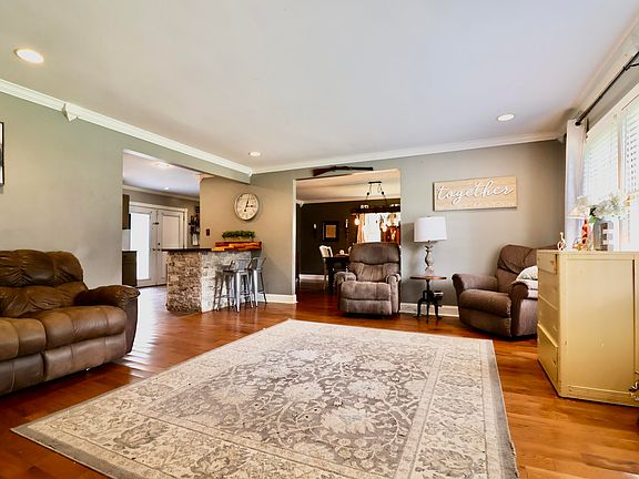 5th image of 1900 Gatesborough Cir