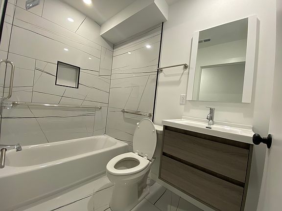 4th image of 5436 Vine St #2