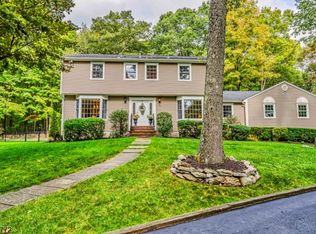 26 Land Of Oaks Dr W, Oak Ridge, NJ 07438