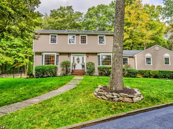 26 Land Of Oaks Dr, West Milford Twp., NJ 07438