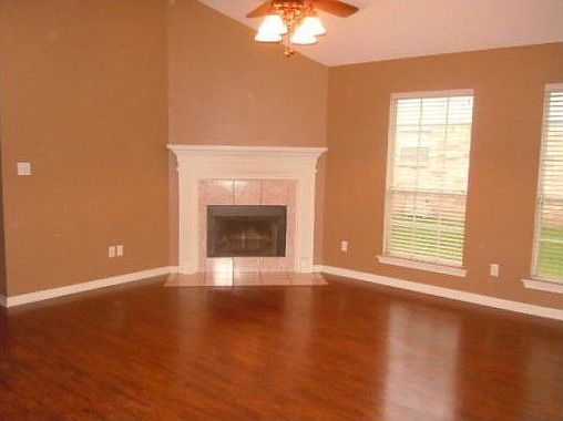 1st image of 946 Joans St