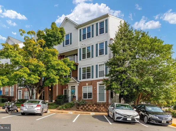 12789 Fair Crest Ct APT 301, Fairfax, VA 22033