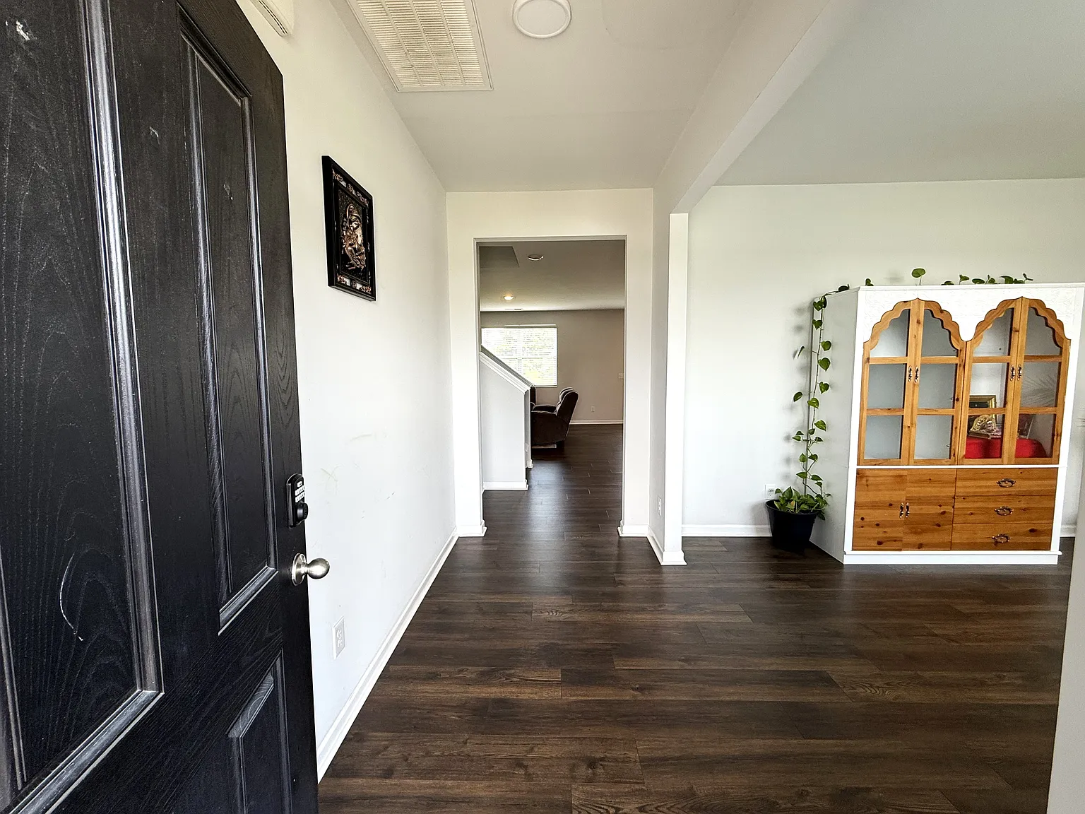 5 bed, 2511 sqft, $2,800 — Photo 3