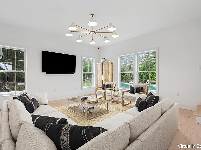 4056 Noyac Rd — Photo 5