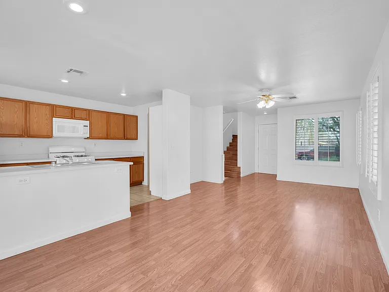 2446 El Valle St — Photo 5