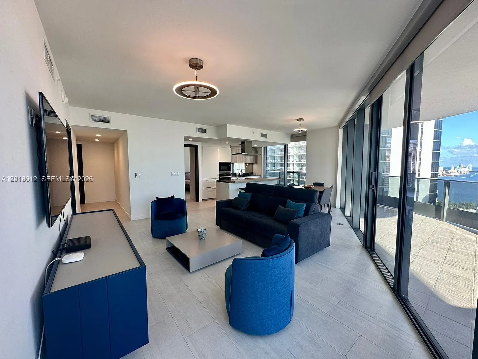 2 bed, 2.5 bath, 1286 sqft, $9,500 — Photo 3