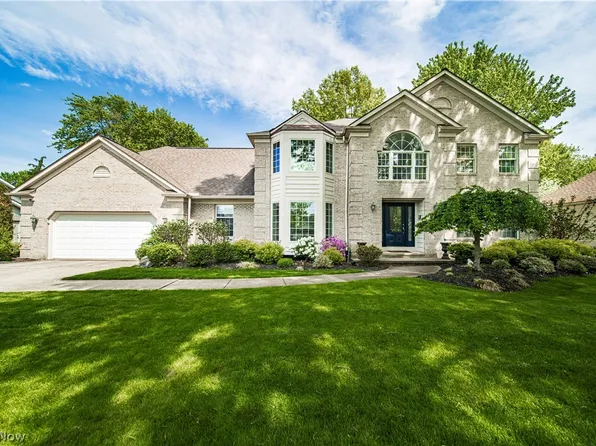 615 Dewitt Dr, Highland Heights, OH 44143