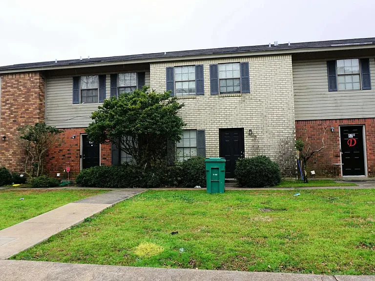 57 W Elmwood Dr #A — Photo 2