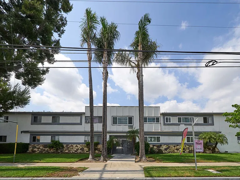 Whitsett 6335 — Photo 1