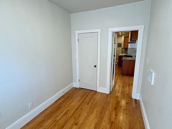 5th image of 940 Bay St APT 2