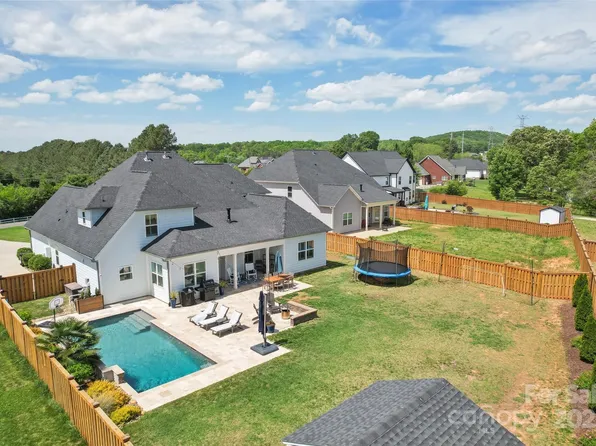 959 Robinson Rd, Gastonia, NC 28056