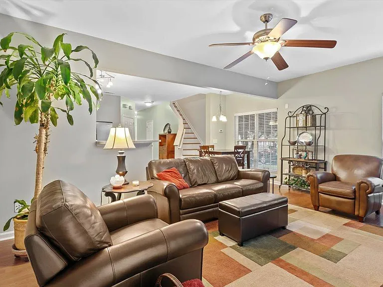 322 Anterbury Dr — Photo 4