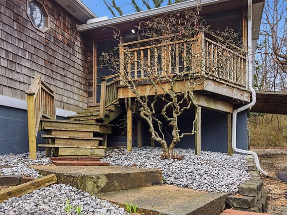 2nd image of 353 E Wolf Valley Rd