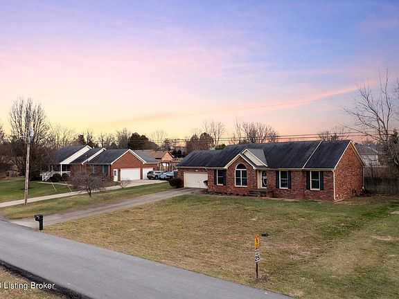 4th image of 141 Shady Pond Ln