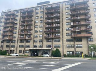 1000 Clove Rd APT 8C, Staten Island, NY 10301