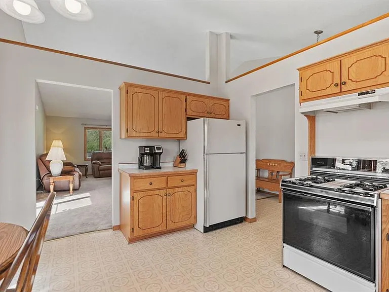 14389 Eveleth Ave — Photo 4