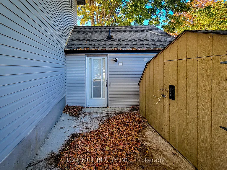 727 College Ave — Photo 18