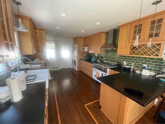 3rd image of 384 Halsey Ave