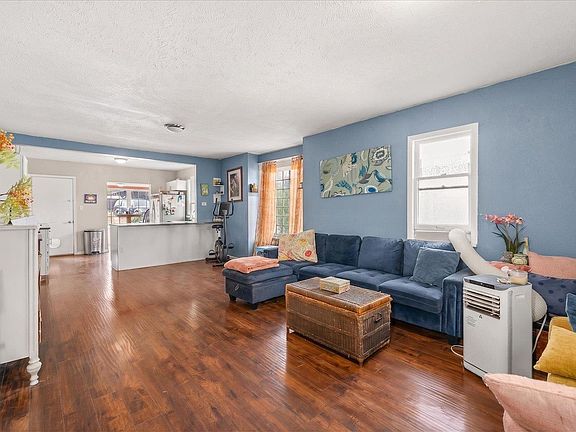 4th image of 1807 W Chelan Ave