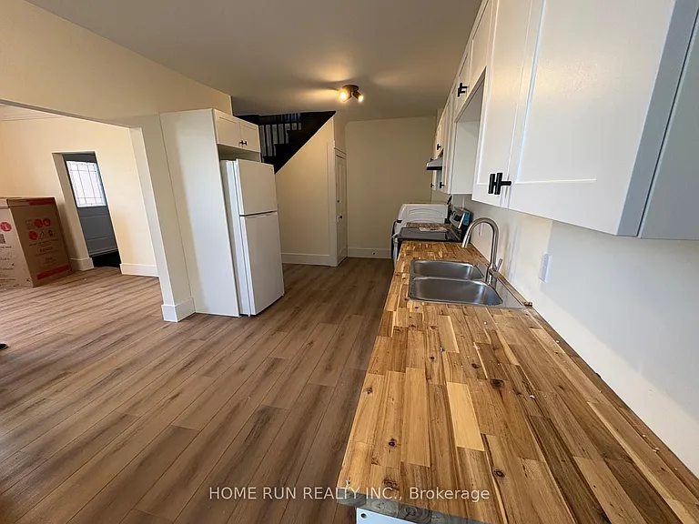 47 A Madawaska St — Photo 10