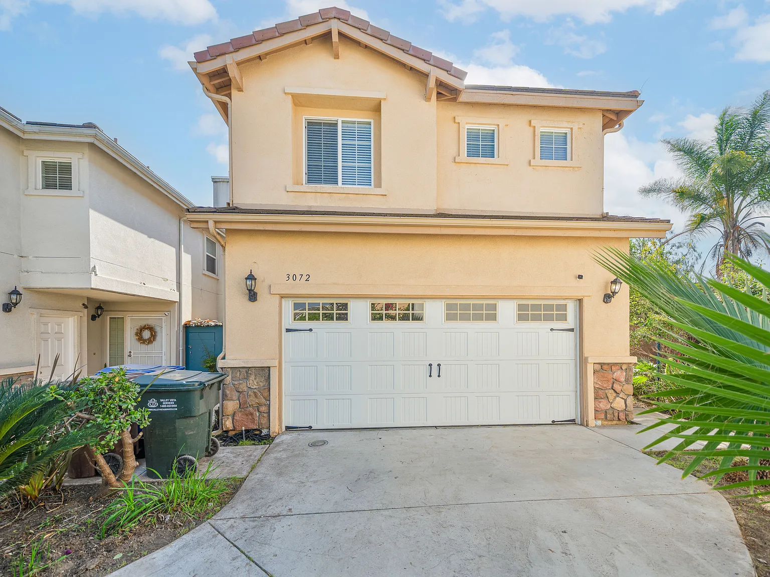 4 bed, 2100 sqft, $4,000 — Photo 2