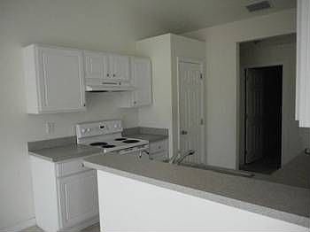 5th image of 4113 NE 9th Pl