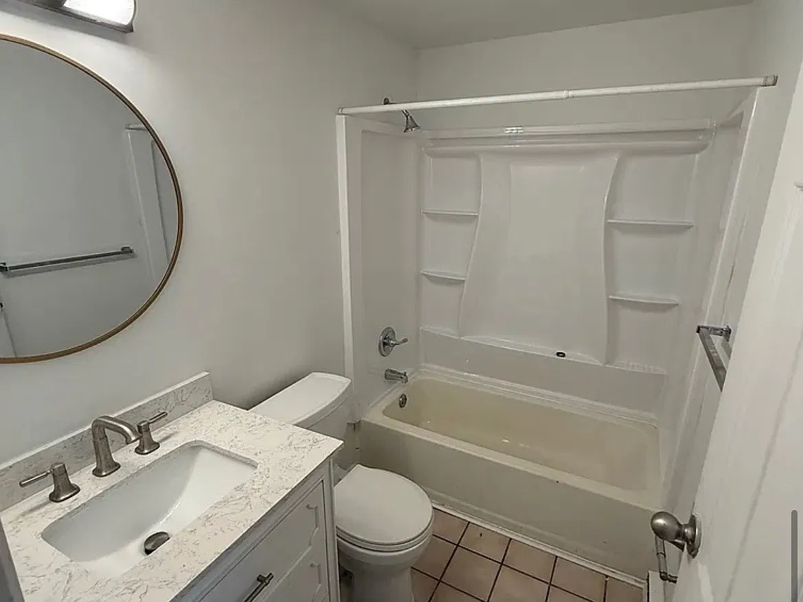 2367 Memorial Pkwy - unit 1 — Photo 4