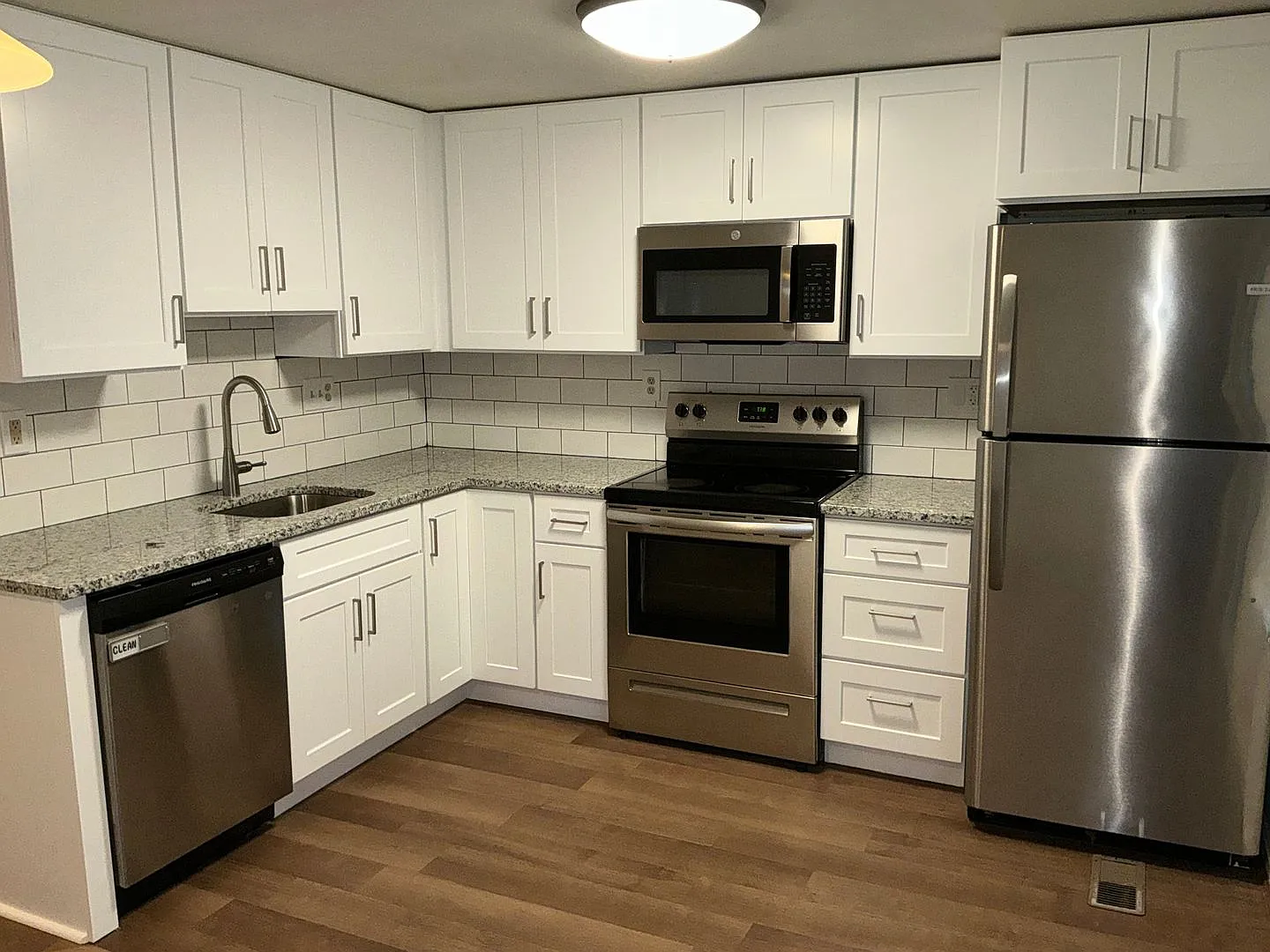 Gorgeous 2BR 2BA 3 level town home fully updated and located in Essex Place — Photo 3