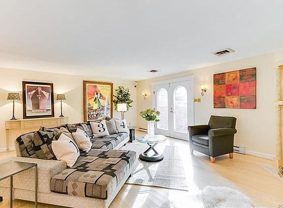 4th image of 304 Lakeway Dr
