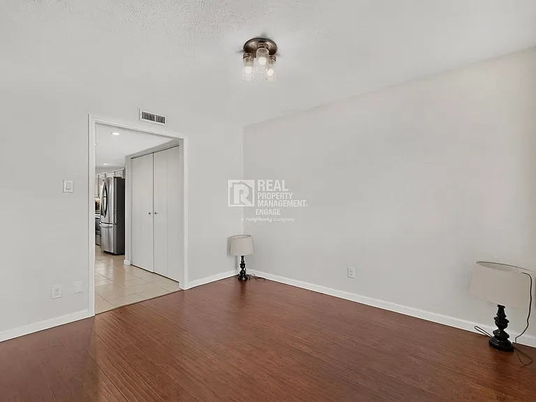 4548 Newcombe Dr — Photo 11
